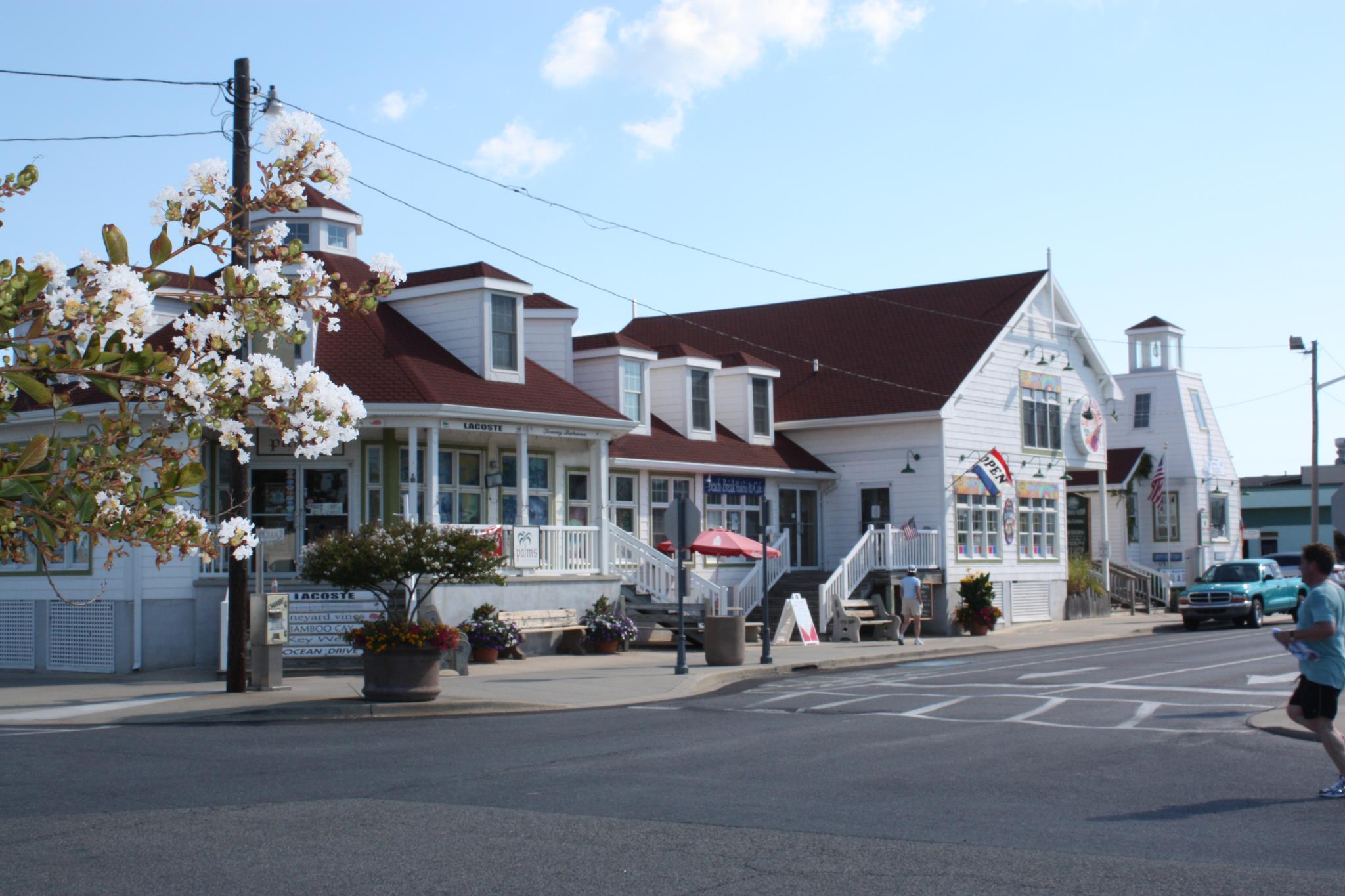 Beach Break Bakrie & Café